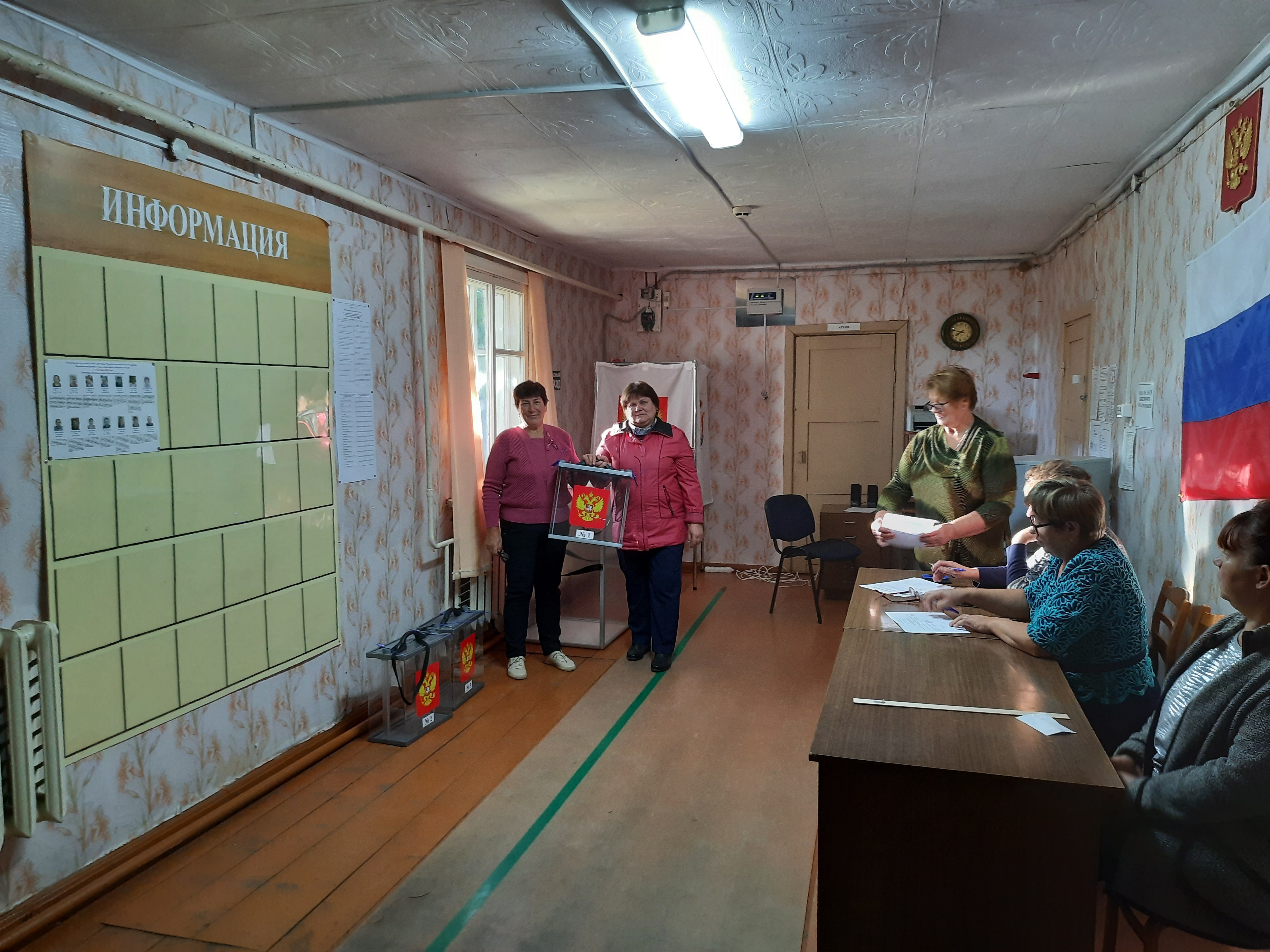 Избирательный участок в д. Викторово начинает свою работу 